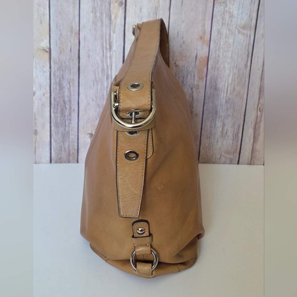 LOW START Coach Crossbody Bag GUC - Picture 3 of 16
